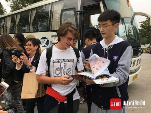 有朋自远方来！法国师生初到自贡：早知道恐龙(图3)