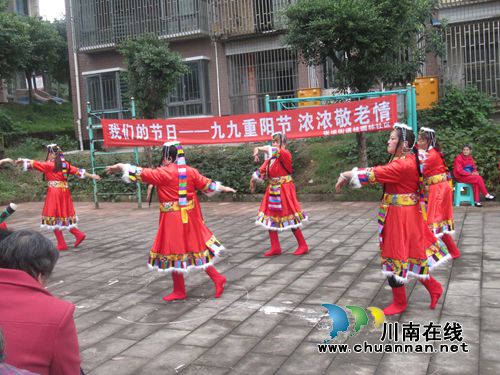 江阳区张坝街道桂圆林社区开展“九九重阳节、浓浓敬老情”重阳节庆祝活动(图2)