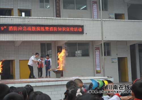 叙永县大石镇中心小学校开展应急消防安全演练(图2)