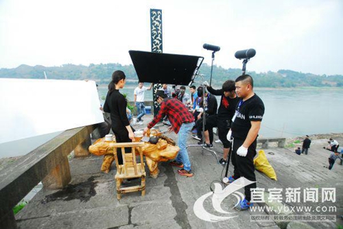 百名第一书记同看宜宾公益电影《最后一公里》(图5)