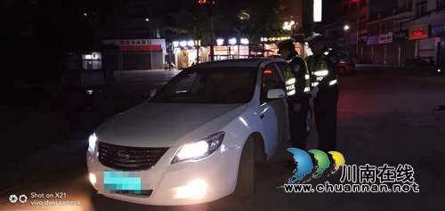 宜宾筠连交警大队开展酒驾整治统一行动(图1)