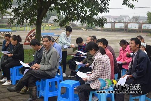 江阳区华阳街道开展“就业扶贫行动日”活动(图2)