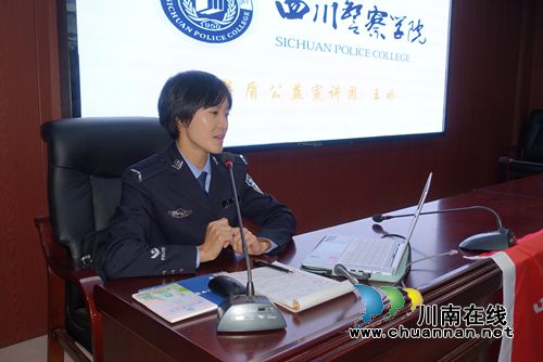 泸州:警察叔叔进校园 传授防身术保安全(图3) 泸州:警察叔叔进校园 传授防身术保安全(图3)