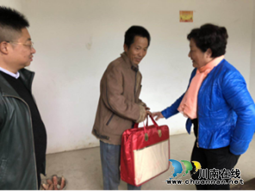 为脱贫献爱&nbsp;为致富助力——泸州市人民医院2018年度“扶贫日”系列活动(图4)