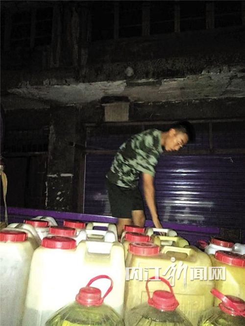 内江：出租房私存汽柴油&nbsp;民警巡查及时排险(图2)