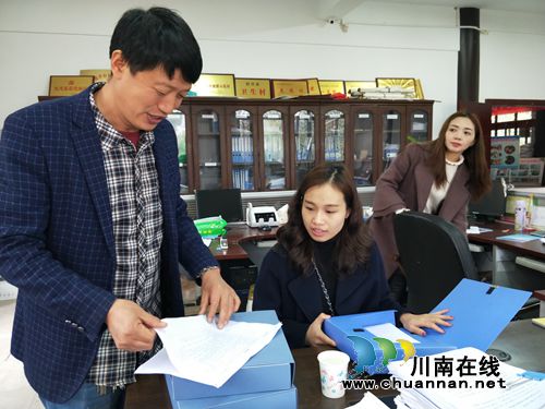 泸县文明办到立石镇开展文明单位复查(图1)