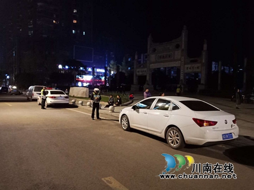 宜宾叙州区公安分局交通管理大队常态化整治违停营造良好创文交通环境(图1) 宜宾叙州区公安分局交通管理大队常态化整治违停营造良好创文交通环境(图1)
