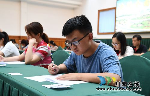 学深学细悟深悟透&nbsp;泸州全覆盖宣传《监察法》(图3)