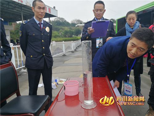 亮绝活！自贡举行公交驾驶员技能大比武(图2)