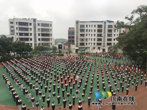 泸县第六中学接受素质教育督导评估(图3)