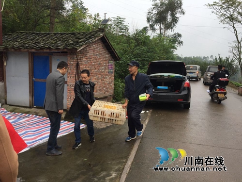 宜宾南溪区税务局到留宾乡开展“计生三结合”走访慰问(图1)