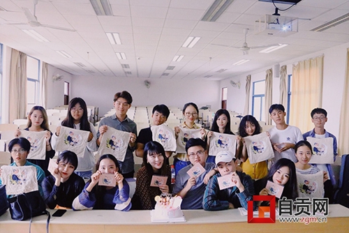 自贡男孩用镜头留住“不老爱情”&nbsp;走上央视(图1)