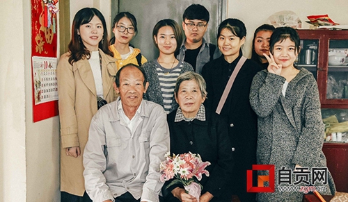 自贡男孩用镜头留住“不老爱情”&nbsp;走上央视(图3)