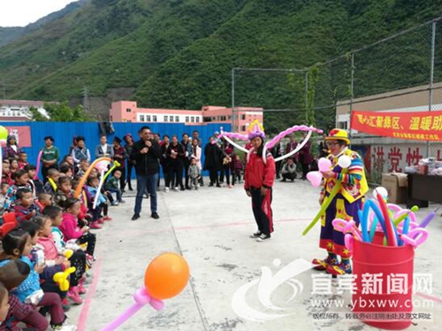 宜宾雷波齐携手&nbsp;为彝区留守儿童送关爱(图2)
