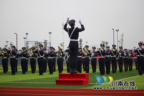 四川警察学院代表队参演省第三届警察体育运动会开幕式表演获赞誉(图4) 四川警察学院代表队参演省第三届警察体育运动会开幕式表演获赞誉(图4)