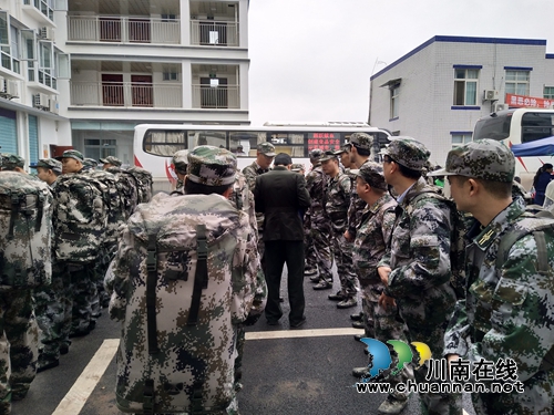 泸县人武部到潮河镇开展基干民兵点验工作(图2)