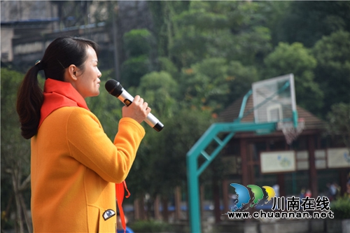 泸州十八中:重温入队礼 红领巾召唤我前行(图8) 泸州十八中:重温入队礼 红领巾召唤我前行(图8)