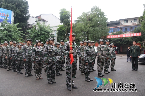 泸县人武部部长彭智勇到百和镇开展民兵点验工作(图2)