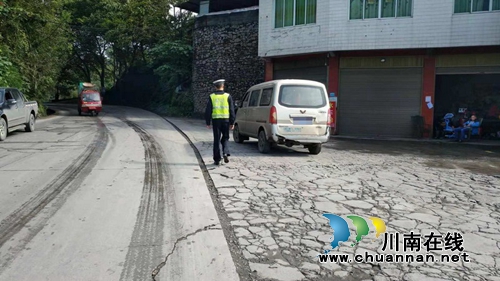 宜宾筠连交警大队采取“四项措施”加强农村面包车管理(图1)