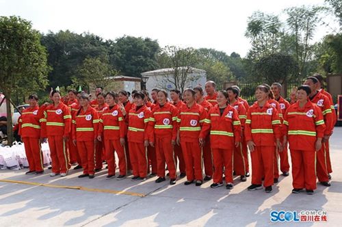 泸州环卫工“比武”&nbsp;父子同场竞赛“扫地车”(图3)