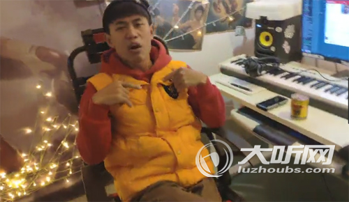 养鸡棚改成录音棚&nbsp;泸州小伙痴迷说唱唱不停(图2)