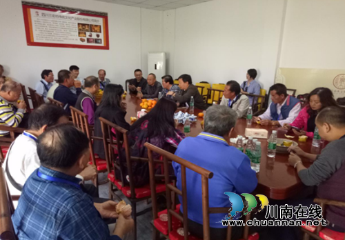 台湾彰化县职业联合总工会到宜宾翠屏区参访(图3) 台湾彰化县职业联合总工会到宜宾翠屏区参访(图3)