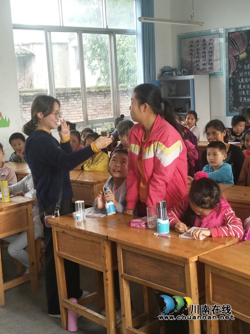 泸县云龙镇李湾小学开展“小手拉大手”家长开放日活动(图2)