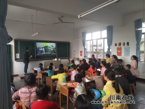 泸县云龙镇李湾小学开展“小手拉大手”家长开放日活动(图4)