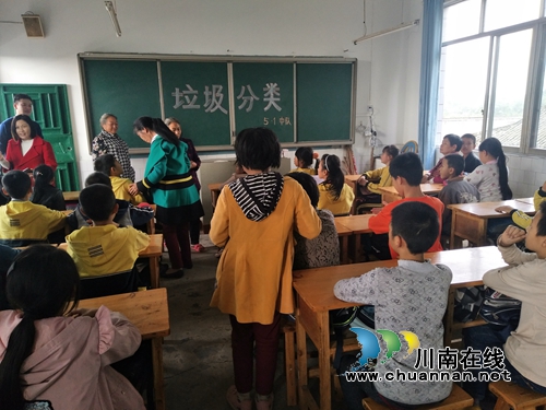 泸县云龙镇李湾小学开展“小手拉大手”家长开放日活动(图3)