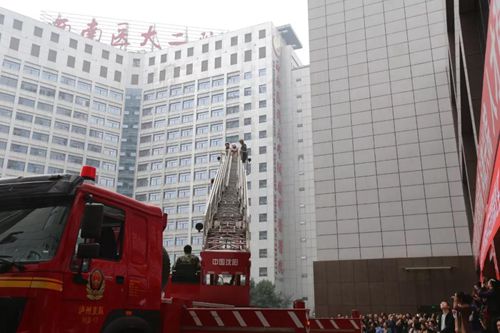 防暴处突&nbsp;西南医大中医院上演“空中救援”(图1)