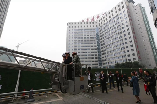 防暴处突&nbsp;西南医大中医院上演“空中救援”(图20)