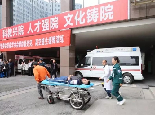 防暴处突&nbsp;西南医大中医院上演“空中救援”(图22)