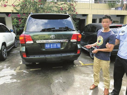 内江车主将车停在路边&nbsp;车内20余万元财物被盗(图1)