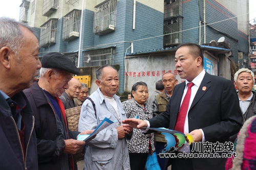 泸县百和镇开展扫黑除恶专项斗争再宣传再动员现场活动(图2) 泸县百和镇开展扫黑除恶专项斗争再宣传再动员现场活动(图2)