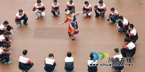 泸县六中举行第一届体育节暨第四十一届学生田径运动会(图2)