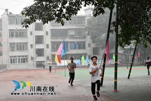泸县六中举行第一届体育节暨第四十一届学生田径运动会(图8)