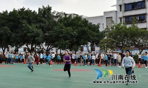 泸县六中举行第一届体育节暨第四十一届学生田径运动会(图7)