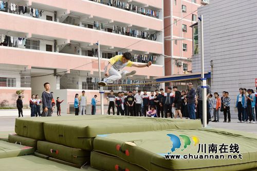 泸县六中举行第一届体育节暨第四十一届学生田径运动会(图12)