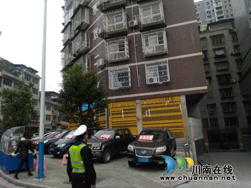 宜宾筠连交警大队组织开展机动车乱停乱放专项整治工作(图1)