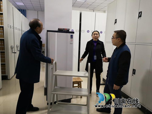 合江县档案局到县法院指导档案工作(图1)
