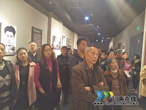 江阳区华阳街道瓦窑坝社区开展红色教育为主题的党日活动(图1)