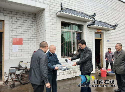 龙马潭区税务局走访慰问贫困户(图2)