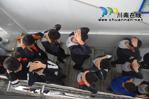 泸州十八中持续举行校园紧急疏散演练活动(图1)