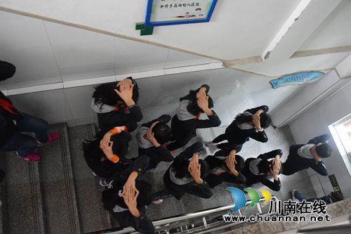 泸州十八中持续举行校园紧急疏散演练活动(图3)