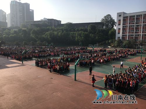 泸州十八中持续举行校园紧急疏散演练活动(图6)