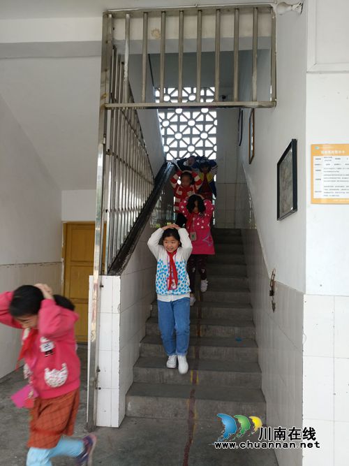 纳溪区天仙镇学校开展平安四好活动(图1)