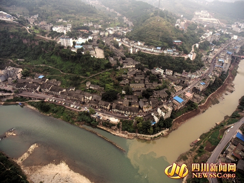 川渝政务新媒体走进古蔺&nbsp;感受四渡赤水红色文化(图1)