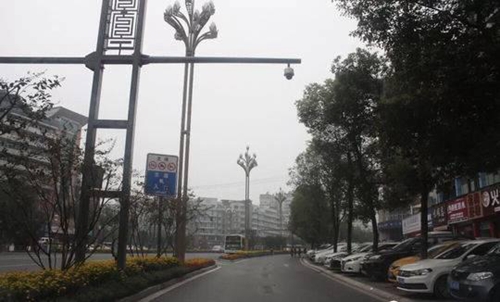 自贡高新区15处违法停车抓拍机器人上线(图1) 自贡高新区15处违法停车抓拍机器人上线(图1)