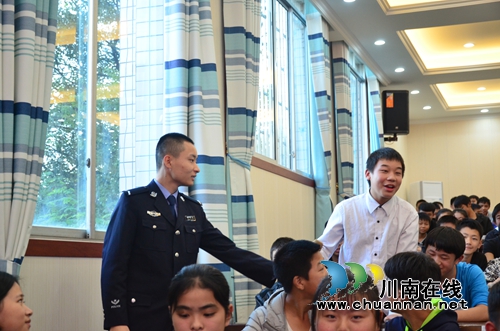 四川警院警盾宣讲团到分水讲校园欺凌交通安全(图5)