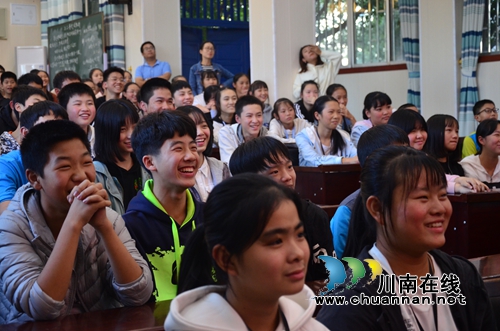 四川警院警盾宣讲团到分水讲校园欺凌交通安全(图11)